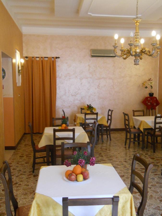 Antico Palazzo Bed & Breakfast Giardini Naxos Luaran gambar